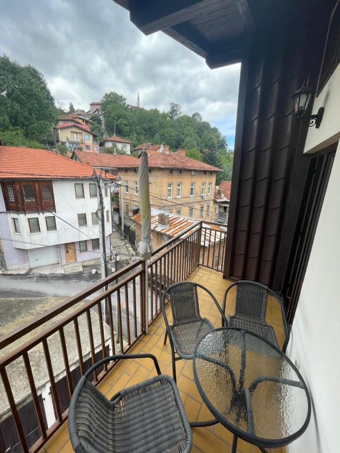 Casa Gialla Free Parking Sarajevo Buitenkant foto